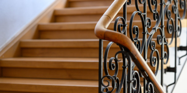 Pintar Fachadas y Patios de Luces de Comunidades Vecinos / Propietarios Almuniente · Pintado de Pasillos, Escaleras y Zonas de Tránsito