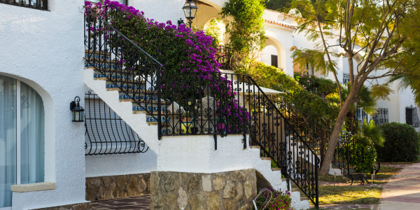 Pintar Fachadas de Casas Unifamiliares / Chalets San Miguel del Cinca · Pintura para Pintado de Balcones, Barandillas, Terrazas y Exteriores
