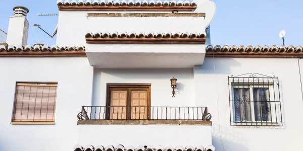 Pintar Fachadas de Casas Unifamiliares / Chalets San Miguel del Cinca · Pinturas Especiales Anticorrosivas y de Alta Resistencia