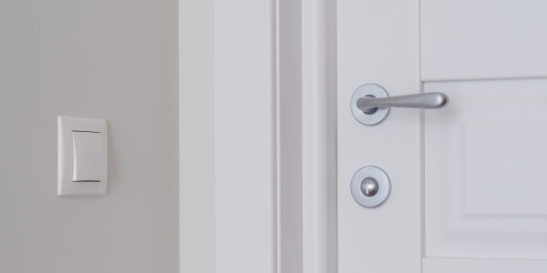 Pintar Fachadas y Patios de Luces de Comunidades Vecinos / Propietarios Lupiñén-Ortilla · Pintura para Pintado de Puertas Privadas de Vecinos